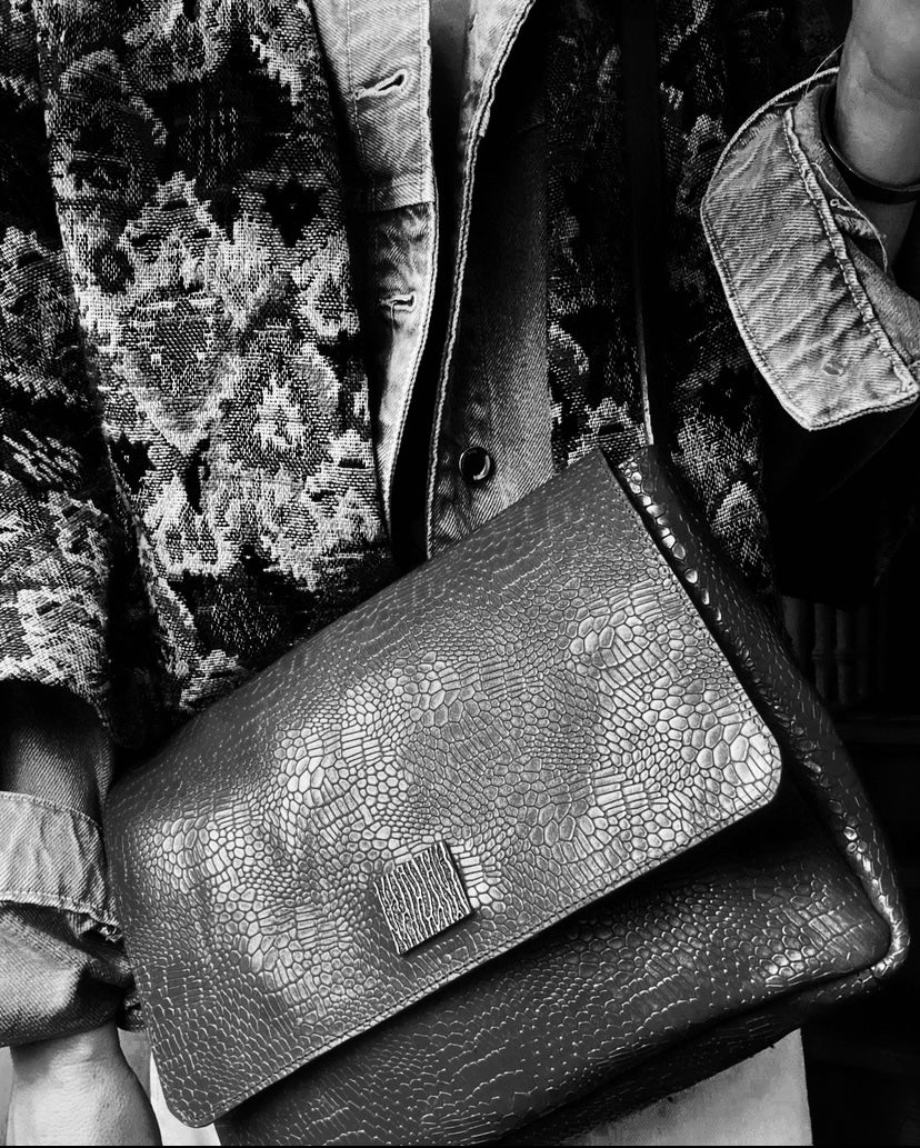 BAHIA SNAKE BLACK LOGO - €375